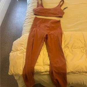 Vuori Women's Terracotta Leggings Set